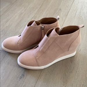 Linea Paolo Felicia V Wedge Sneaker